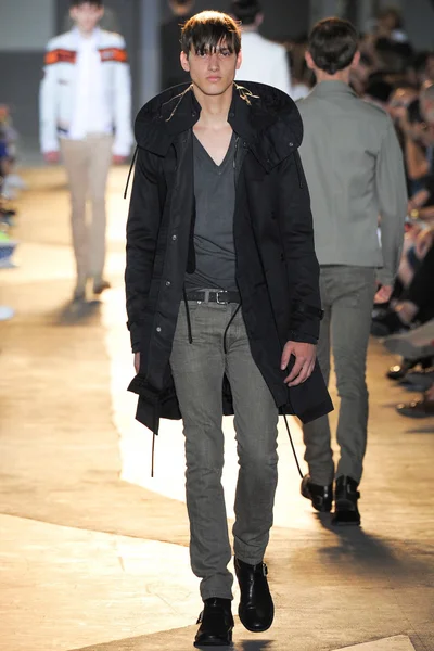 Look 11